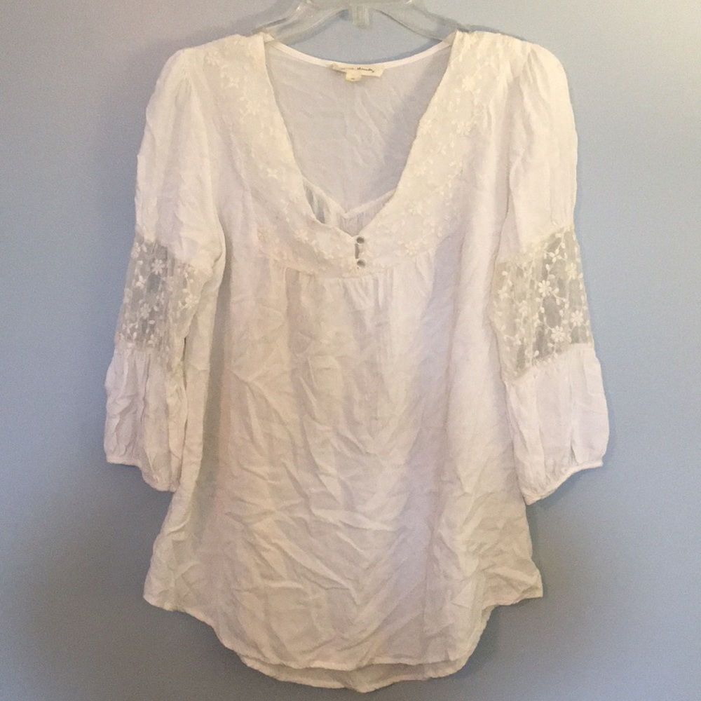 🚚💨 MOVING SALE!! Cream Lacey Blouse